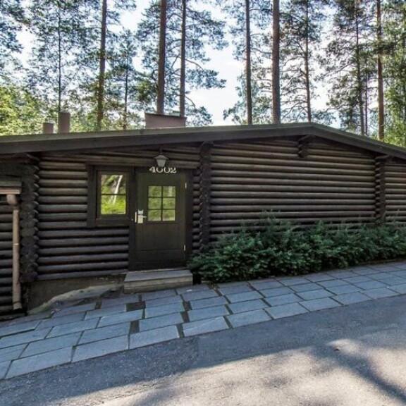 Martinalla ja Krisillä oli yhteinen mökki Vierumäen-lomallaan. Martinalla ja Krisillä oli yhteinen mökki Vierumäen-lomallaan.