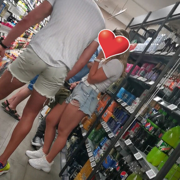 He flirttailivat ja kikattelivat todella paljon, Seiskalle kerrotaan. Valto ja treffikumppani