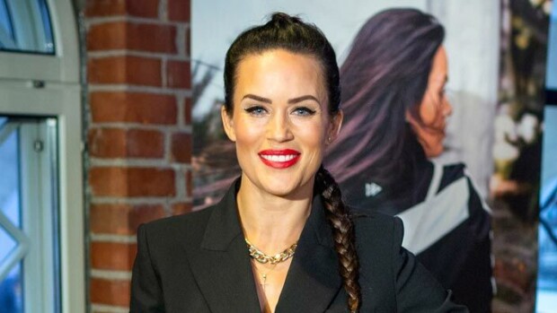 Yllätysromanssi! Erokohusta toipunut Martina Aitolehti iski tulikuuman palomiehen! Martina Aitolehti
