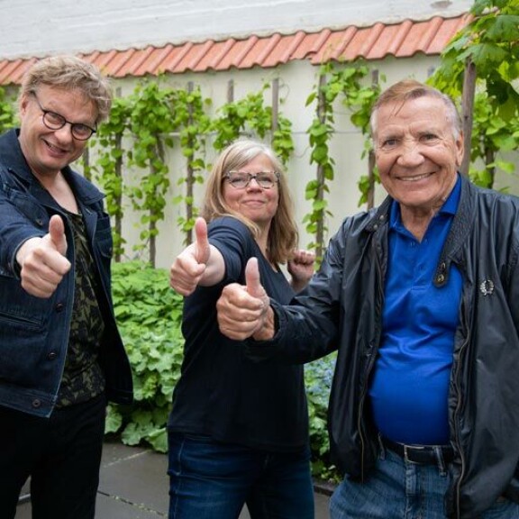 Iiro Rantala asuu näyttelijävaimonsa Lotta Kuusiston kanssa 156-neliöisessä kerrostaloasunnossa Lallukassa. – Meillä on hyvä yhteisö taiteilijoiden kanssa. Vesa Vierikko asuu yläkerrassamme! Iiro Rantala asuu näyttelijävaimonsa Lotta Kuusiston kanssa 156-neliöisessä kerrostaloasunnossa Lallukassa. – Meillä on hyvä yhteisö taiteilijoiden kanssa. Vesa Vierikko asuu yläkerrassamme!