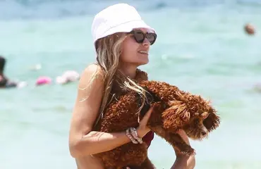 Hollantilaismalli näyttää mallia: näin saat alapakararusketuksen - paparazzikuvat!