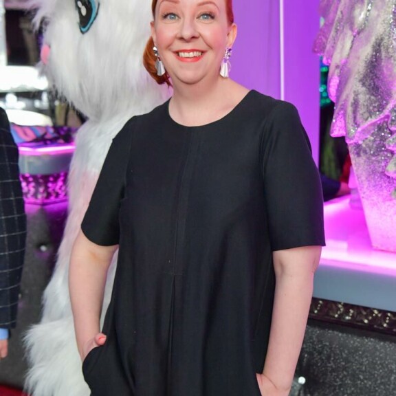 Viihdealan taituri oli yhtenä panelisteista kevään suositussa Masked Singer Suomi -ohjelmassa. Viihdealan taituri oli yhtenä panelisteista kevään suositussa Masked Singer Suomi -ohjelmassa.