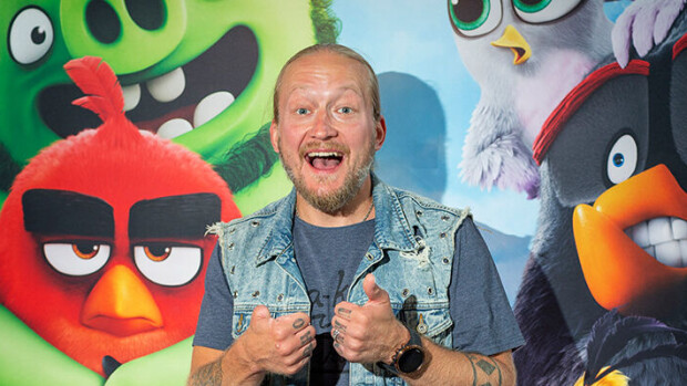 Hui, karu video: Duudsonien Jarppi Leppälä puukotti itseään vahingossa reiteen - 'Ei oo häävi olla kätevä!' Jarppi