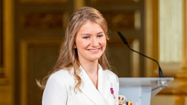 Kuva! Belgian kruununprinsessa Elisabeth valmistautuu armeijapalvelukseen tiukoissa treenihousuissa! Prinsessa Elisabeth