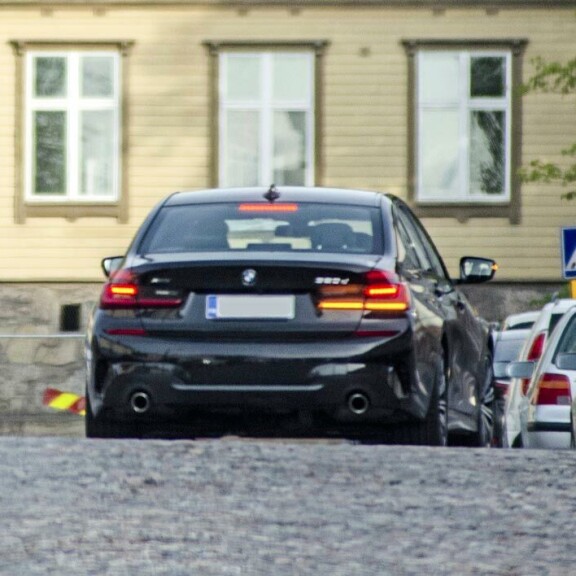 Robin kävi taas autokaupoilla! Poppari ajelutti blondia tuliterällä BMW:llä – kuva! Robinin uusi auto.