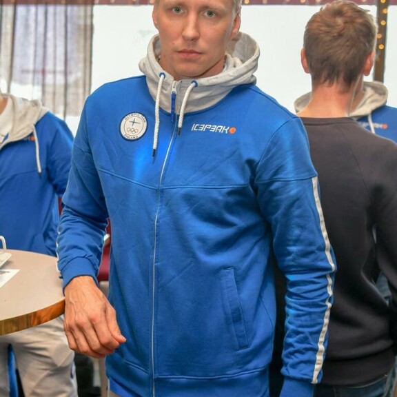 Viikon Kääk!-juorut: Kesävermeisiin sonnustautuneet Salkkarit-kaunottaret Irina Vartia ja Tiia Elg käänsivät katseita – kuva! Veli-Matti Savinainen