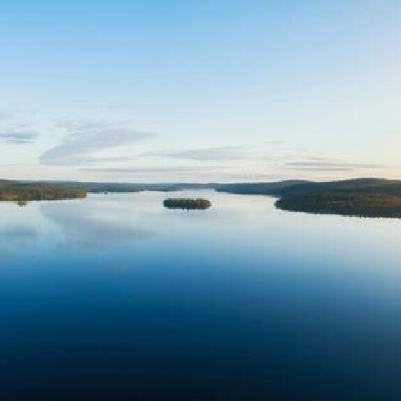 Jasperin ja sijoitusyhtiön on tarkoitus tehdä kansainväliset puitteet täyttävä loma- ja kalastuskeskus Inarinjärven Nanguniemen kauniiseen luontoon. Jasperin ja sijoitusyhtiön on tarkoitus tehdä kansainväliset puitteet täyttävä loma- ja kalastuskeskus Inarinjärven Nanguniemen kauniiseen luontoon.