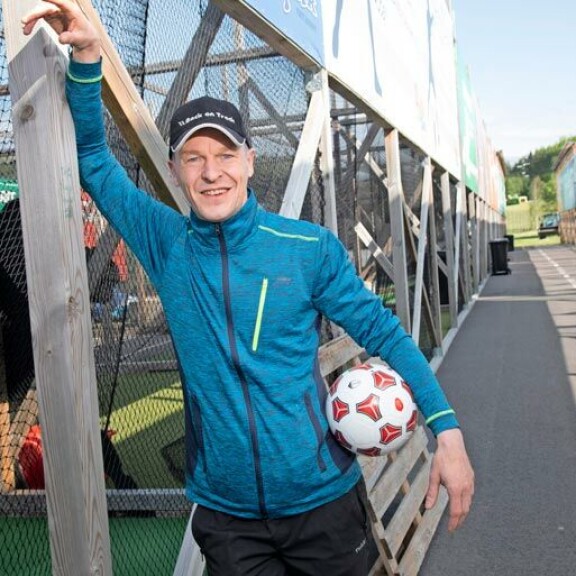 Toni Nieminen sai äskettäin pestin Vihdin Puuhaparkin huvipuistoisäntänä. – Tämähän on lapsuuteni unelma-ammatti. Toni Nieminen sai äskettäin pestin Vihdin Puuhaparkin huvipuistoisäntänä. – Tämähän on lapsuuteni unelma-ammatti.