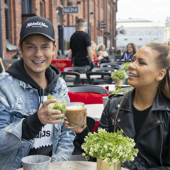 Pubit auki! Niko Saarinen ei aikaillut - ensimmäinen terassituopponen katosi kitusiin jo ennen lounasta: Ihmisillä on koronakiima, ehkä mullakin natsaa! x