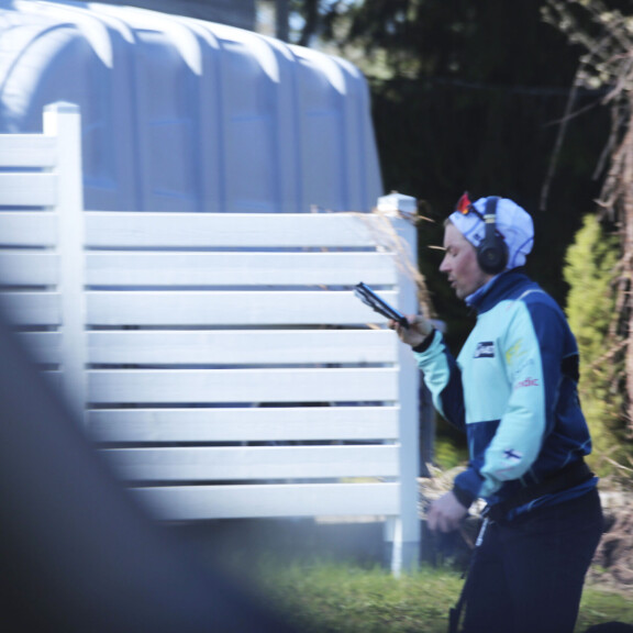 Viikon Kääk-juorut: Roni Bäck pullisteli rannalla, Antti Tuisku lenkkeili luuri kädessä, Pate Mustajärvi parkkeerasi törkeästi - kuvat! fff