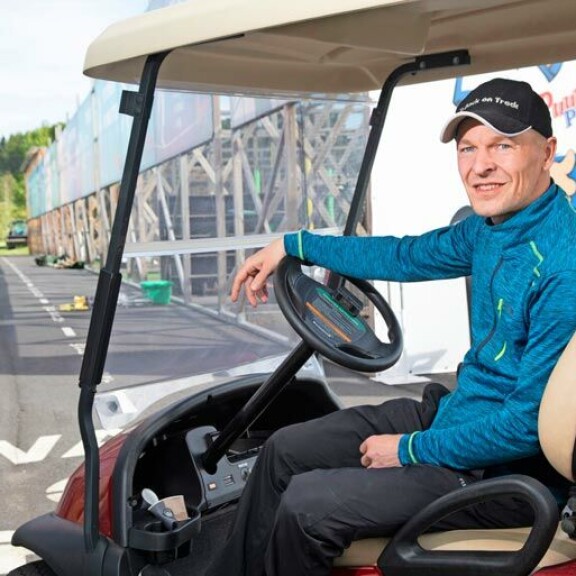 – Tämä on meikäläiselle uusi alku puhtaalta pöydältä, kertoo Pohjois-Suomesta Vihtiin muuttanut ex-mäkikotka. – Tämä on meikäläiselle uusi alku puhtaalta pöydältä, kertoo Pohjois-Suomesta Vihtiin muuttanut ex-mäkikotka.