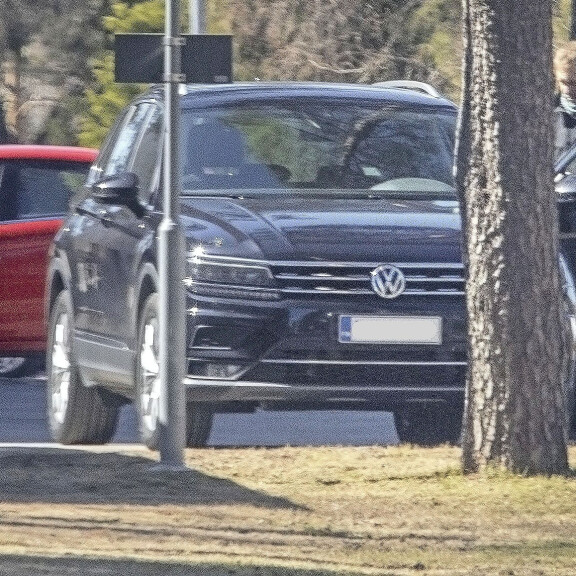 Paparazzikuva! Samuli Edelmann on tuttu näky Oulussa – pitkiä vierailuja 16 vuotta nuoremman salarakkaan luo! s