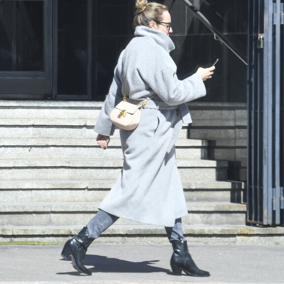 Paparazzi iski kadulla! Raskaana oleva Anni Hautala asuu Jenni Vartiaisen omakotitalossa! anni