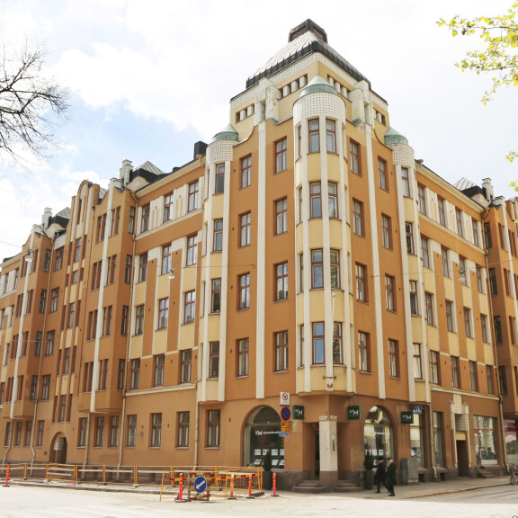 Tiesitkö nämä asiat sinkkumarkkinoille siirtyneestä Joonas Nordmanista: Reservin vänrikki, ex-toimittaja, mukana silmälasibisneksessä… joonasnordmaann