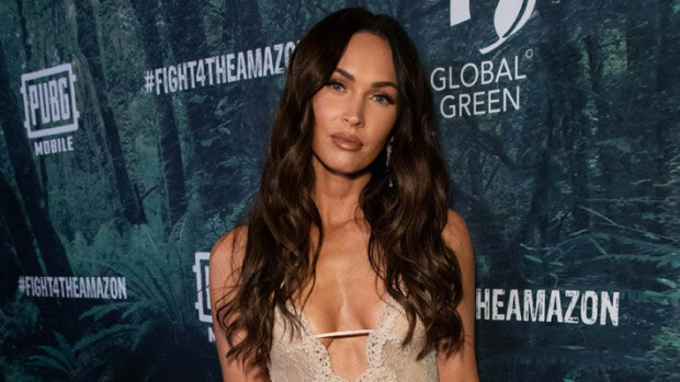 Paparazzikuvat paljastavat: eronnut superkaunotar Megan Fox vaihtoi heti nuorempaan - läheisesti yhdessä suosikkiräppärin kanssa! megan