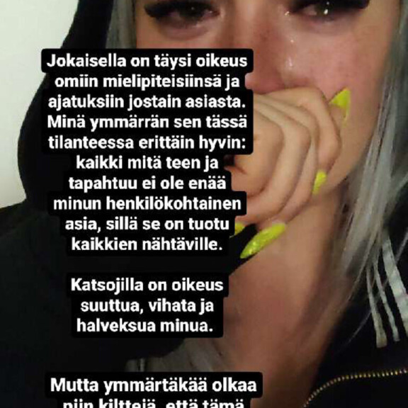 Mira avautui ohjelman tapahtumista myös Instagramissa kyynelehtien. Kuvakaappaus Miran Instagram-videotarinasta. Miran Instagram story