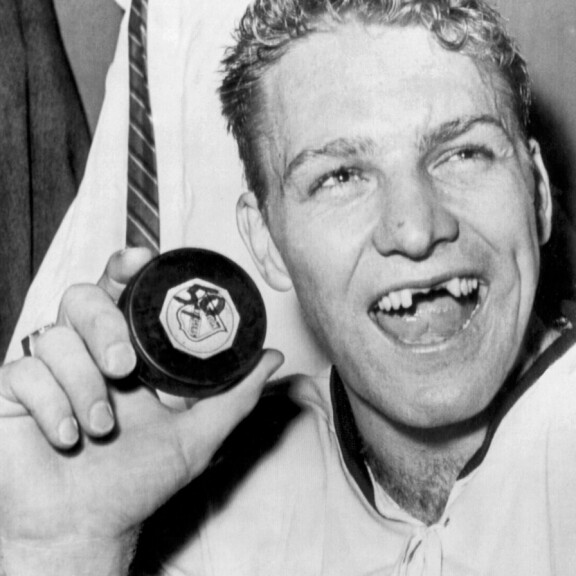 Aikansa kovimpiin kiekkotähtiin lukeutunut Bobby Hull jyrähti, kun eurooppalaispelaajien kaltoinkohtelu ei meinannut lakata millään. Aikansa kovimpiin kiekkotähtiin lukeutunut Bobby Hull jyrähti, kun eurooppalaispelaajien kaltoinkohtelu ei meinannut lakata millään.
