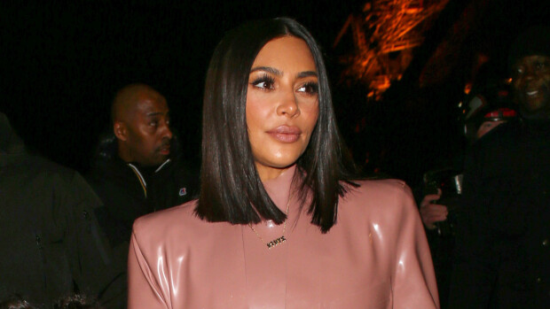 Huomaatko tästä vähäpukeisesta kuvasta, mikä Kim Kardashianissa on muuttunut radikaalisti? Kim K