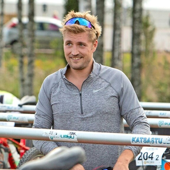 Stefan on viime viikoilla juhlinut ankarasti, usein Sofian kanssa. Stefan on viime viikoilla juhlinut ankarasti, usein Sofian kanssa.