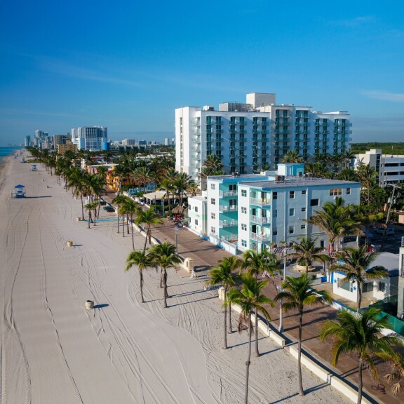 Emily Ratajkowskin seksikäs promokuvaus sai yllättävän lopun - katso! sd