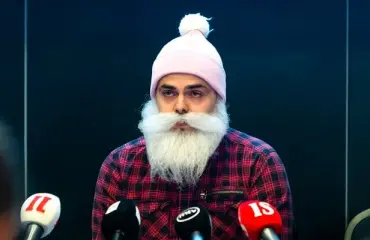 Kirjapaljastus: Ari ”Brother Christmas” Koponen turvautui lääkkeisiin ja ammattiapuun rahankeräyskohussa – ”Minusta tehtiin hylkiö!” 