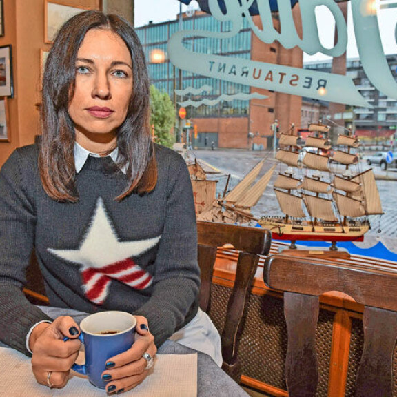 Oksana Chaiko kuvattuna vuonna 2015. Oksana Chaiko kuvattuna vuonna 2015.