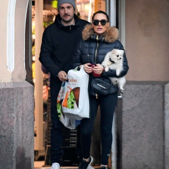 Seiskan paparazzi nappasi Stefusta ja Sofiasta viime viikolla ensimmäisen yhteiskuvat. Pian kuvan ottamisen jälkeen pari ei enää peitellyt suhdettaan. Seiskan paparazzi nappasi Stefusta ja Sofiasta viime viikolla ensimmäisen yhteiskuvat. Pian kuvan ottamisen jälkeen pari ei enää peitellyt suhdettaan.