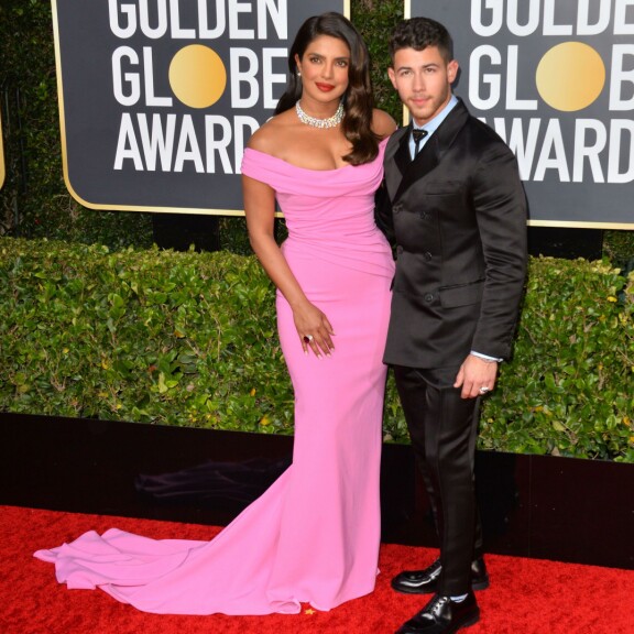 Entinen teini-idoli Nick Jonas ja näyttelijä Priyanka Chopra eristäytyvät vastavalmistuneessa luksuskartanossa - Katso kuva! Nick & Priyanka