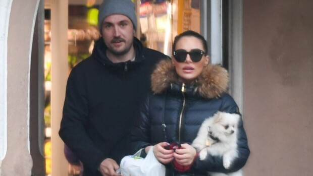 Paparazzikuvat ja video! Stefan Therman ja Sofia Belórf näyttäytyivät Kaivopuistossa - herkuttelivat erikoiskahveilla! sofistefu
