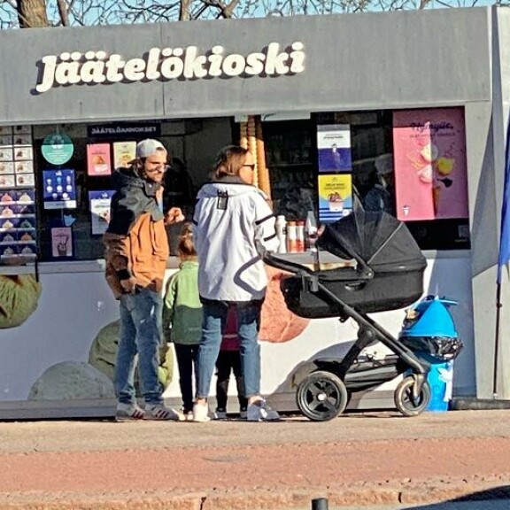 Viikon Kääk!-juorut: Johanna Tukiainen vaihtoi kotimaata – kohukaunotar asuu vanhempiensa luona! Mikko ja Sara Parikka.