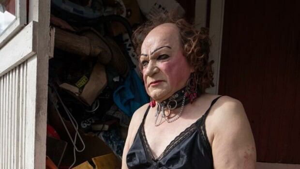 Romutransu Markus Kuotesaho suuren surun keskellä: Pahinta, mitä voi tapahtua! Markus Kuotesaho suree koiraansa.