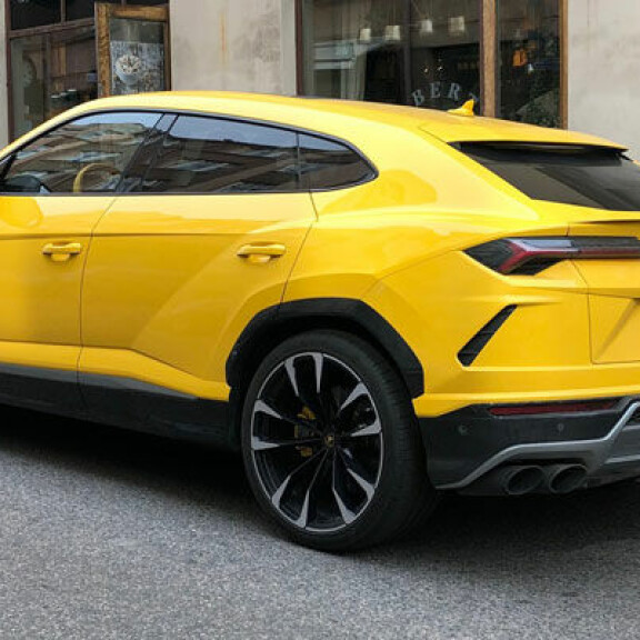 Vaatimattomuus ei autoa kaunista! NHL-tähti Patrik Laine kruisaili Lamborghinillaan - tällainen tehomylly Patella on alla! Video! Patrik Laine Lamborghini ursu