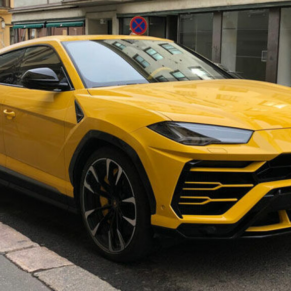 Vaatimattomuus ei autoa kaunista! NHL-tähti Patrik Laine kruisaili Lamborghinillaan - tällainen tehomylly Patella on alla! Video! Patrik Laine Lamborghini ursus