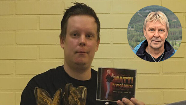 Tosifani saappaita myöten! Kuopiolainen Sami osti Matti Nykäsen komeat buutsit - mäkilegendan jalkineet saivat kunniapaikan kotoa: 'Harmi etteivät mahdu jalkaan!' Sami