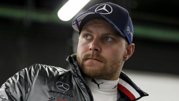Oho! Valtteri Bottas meni tavisten parturiin Lahdessa - Tiffany odotti nurkassa! valtteri