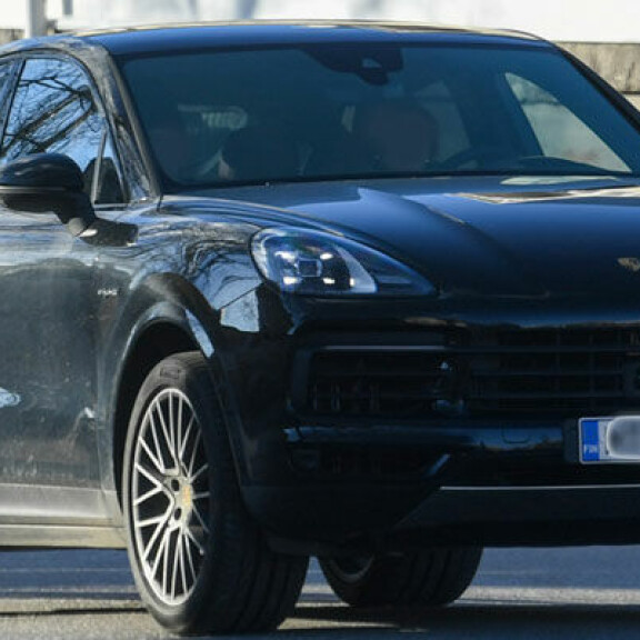 Kuvat! Näin päheän Porschen poliisi vei Onni Sarmasteelta - hintalappu yli 100 000 euroa! Onni Sarmaste Porche