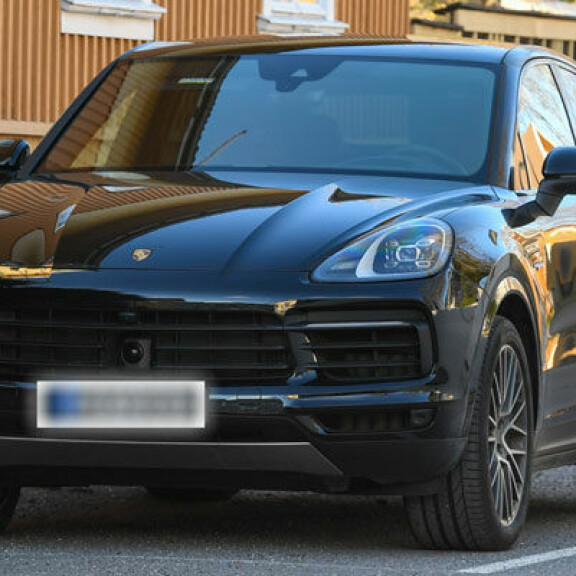 Kuvat! Näin päheän Porschen poliisi vei Onni Sarmasteelta - hintalappu yli 100 000 euroa! Onni Sarmaste porche 3