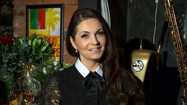 Kiusoittelua ja suutelemista! Maria Jungner kuherteli ranskalaisrakkaansa kanssa Versailles’n palatsissa! Maria Jungner