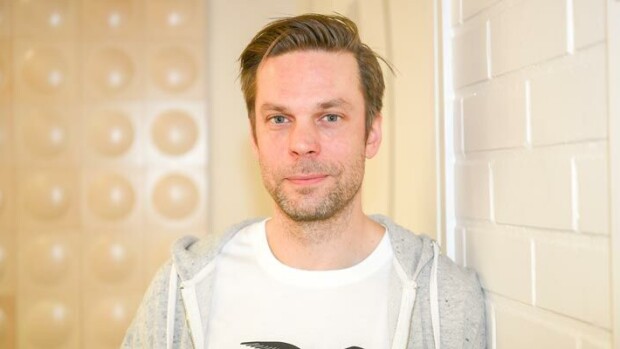 Leffakuvaukset vaarassa! Koronaepidemia näkyy näyttelijöiden tilipusseissa – Mikko Nousiainen: ”Toistaiseksi olen pärjännyt!” Mikko Nousiainen