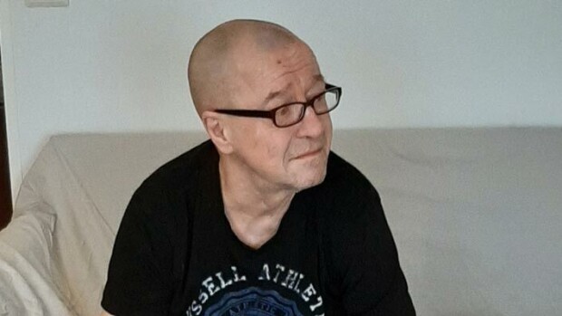 Hausmylly-laulaja Enzo Pulkkisen elämä romahti: Syöpääni ei voida leikata! Enzo Pulkkinen sairastui.