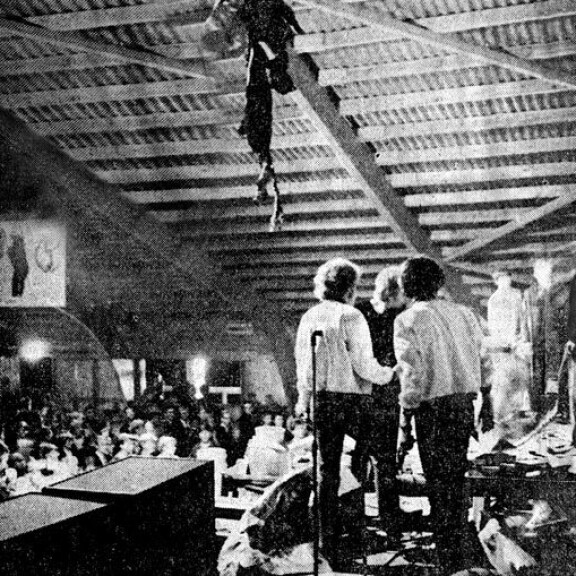 Varsinais-Suomen Vehmassalmella nähtiin kesällä 1968 kirjaimellisesti räjähtävä Danny-show. Poksahtanut magnesium synnytti tulipalon, joka vei 18 ihmistä sairaalaan. – Se oli surullinen tapaus, Danny myöntää. Varsinais-Suomen Vehmassalmella nähtiin kesällä 1968 kirjaimellisesti räjähtävä Danny-show. Poksahtanut magnesium synnytti tulipalon, joka vei 18 ihmistä sairaalaan. – Se oli surullinen tapaus, Danny myöntää.
