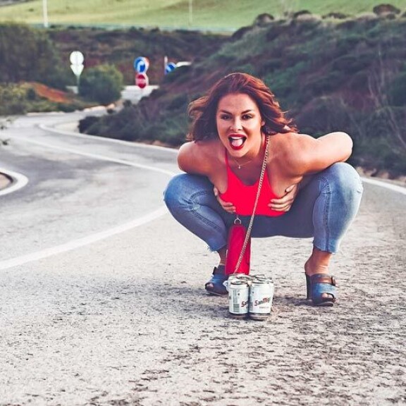 Muutama viikko sitten Elinalle tuli vahva tunne, että Sisiliasta olisi päästävä pois. Matkustus Portugaliin kannatti, sillä maisemaa vaihtanut kaunotar selvisi juuri ja juuri pahimman pandemian jaloista. Muutama viikko sitten Elinalle tuli vahva tunne, että Sisiliasta olisi päästävä pois. Matkustus Portugaliin kannatti, sillä maisemaa vaihtanut kaunotar selvisi juuri ja juuri pahimman pandemian jaloista.