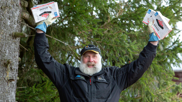 Tästä videosta tulee taatusti hyvälle tuulelle! Mämmikeisari Juha Mieto, 70, tuulettelee ropposet käsissään: 'Voi valtava... Jehyy! Nami nami! Nami nami nami!' Juha Mieto.