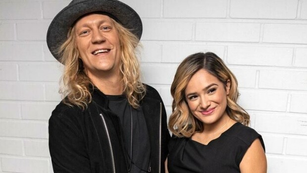 Duudsonit-Jukka ja Chachi-vaimo shoppailivat Nurmossa kuin ketkä tahansa pohjalaistavikset - perhe viettää pääsiäistä luksusmökillä Ähtärissä! Jukka