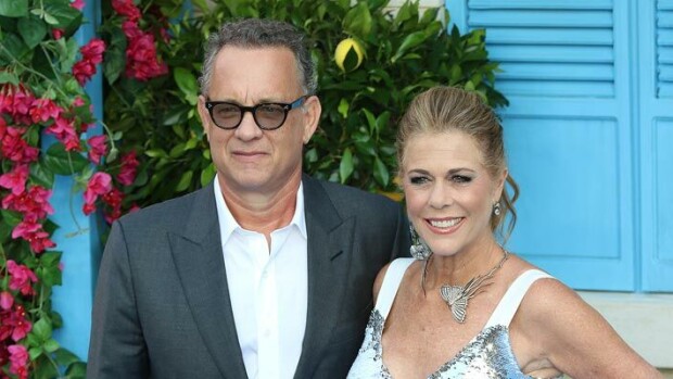 Tom Hanksin ja Rita-vaimon koronapiina päättyi! Huristelivat pitkin Los Angelesia – kuva! Tom Hanks ja vaimo.