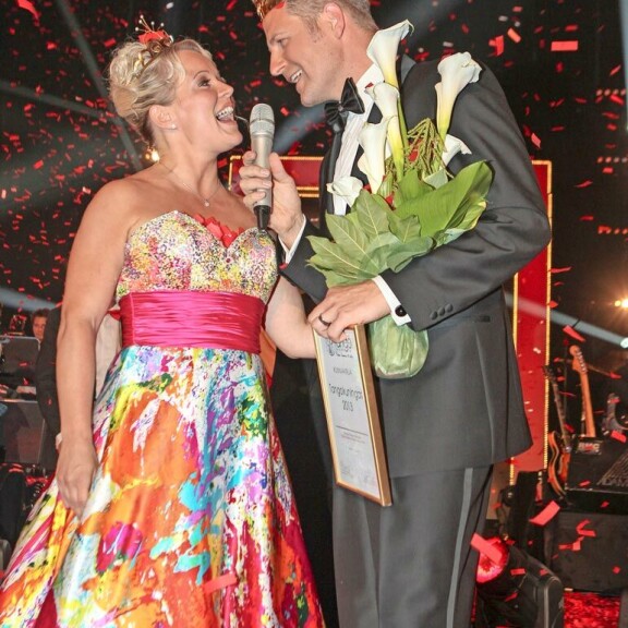 Kyösti kruunattiin tangokuninkaaksi 2013. Hän on kunnostautunut sanoittajanakin: suosittu Tango kuuluu kaikille -kappale on Kyöstin kynästä. Heidi Pakarinen kruunattiin samana vuonna tangokuningattareksi. Kyösti kruunattiin tangokuninkaaksi 2013. Hän on kunnostautunut sanoittajanakin: suosittu Tango kuuluu kaikille -kappale on Kyöstin kynästä. Heidi Pakarinen kruunattiin samana vuonna tangokuningattareksi.