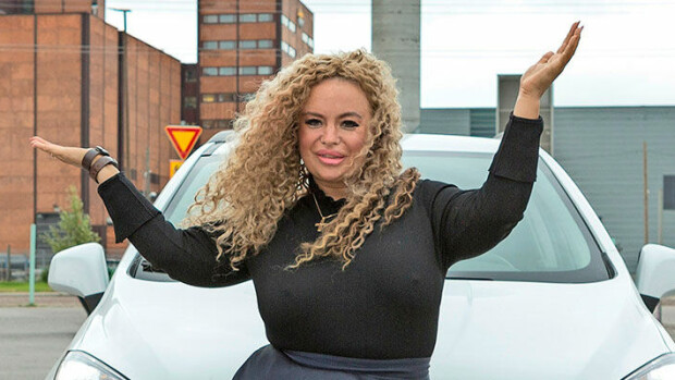 Huomio koteihinne lukittautuneet kansalaiset! Nyt on loistohetki pienelle jumpalle - katso mallia Johanna Tukiaisen legendaarisesta treenivideosta! Johanna Tukiainen