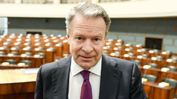 Yhdessä ulkomailla! Ilkka Kanervan vuosien viestivokottelu johti salatapaamisiin! Ilkka Kanerva