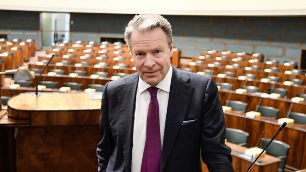 Kansanedustaja halusi puhua erotiikasta! Ilkka Kanervan vokottelema nainen: Lähetimme toisillemme kuvia! Ilkka Kanerva