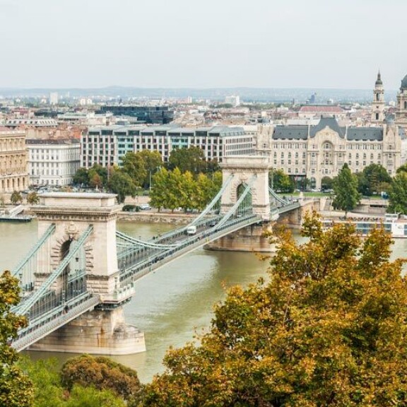 Nainen oli Ilkan työmatkalla mukana muun muassa Unkarin pääkaupungissa Budapestissä. Nainen oli Ilkan työmatkalla mukana muun muassa Unkarin pääkaupungissa Budapestissä.